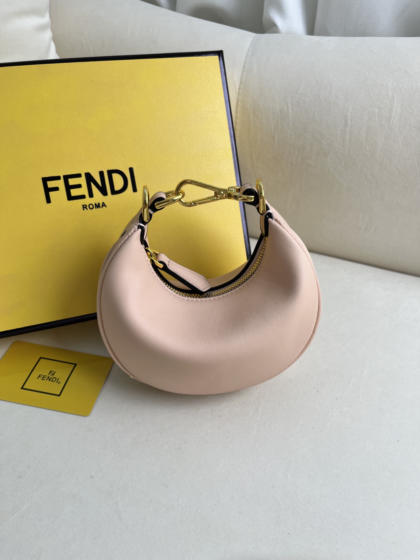 Fendi Fendipraphy Small Pink Leather Shoulder Bag, 16.5x14x5cm 1 i1682929664 2036 0