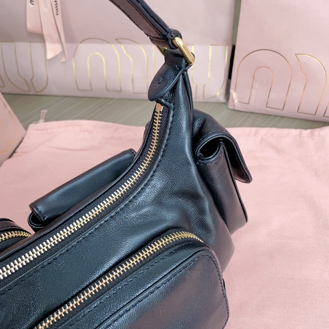 Miu Miu Classic Handcrafted Luxury Leather Shoulder Bag Ref.563DA672 7