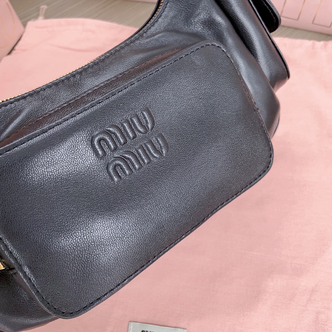 Miu Miu Classic Handcrafted Luxury Leather Shoulder Bag Ref.563DA672 5