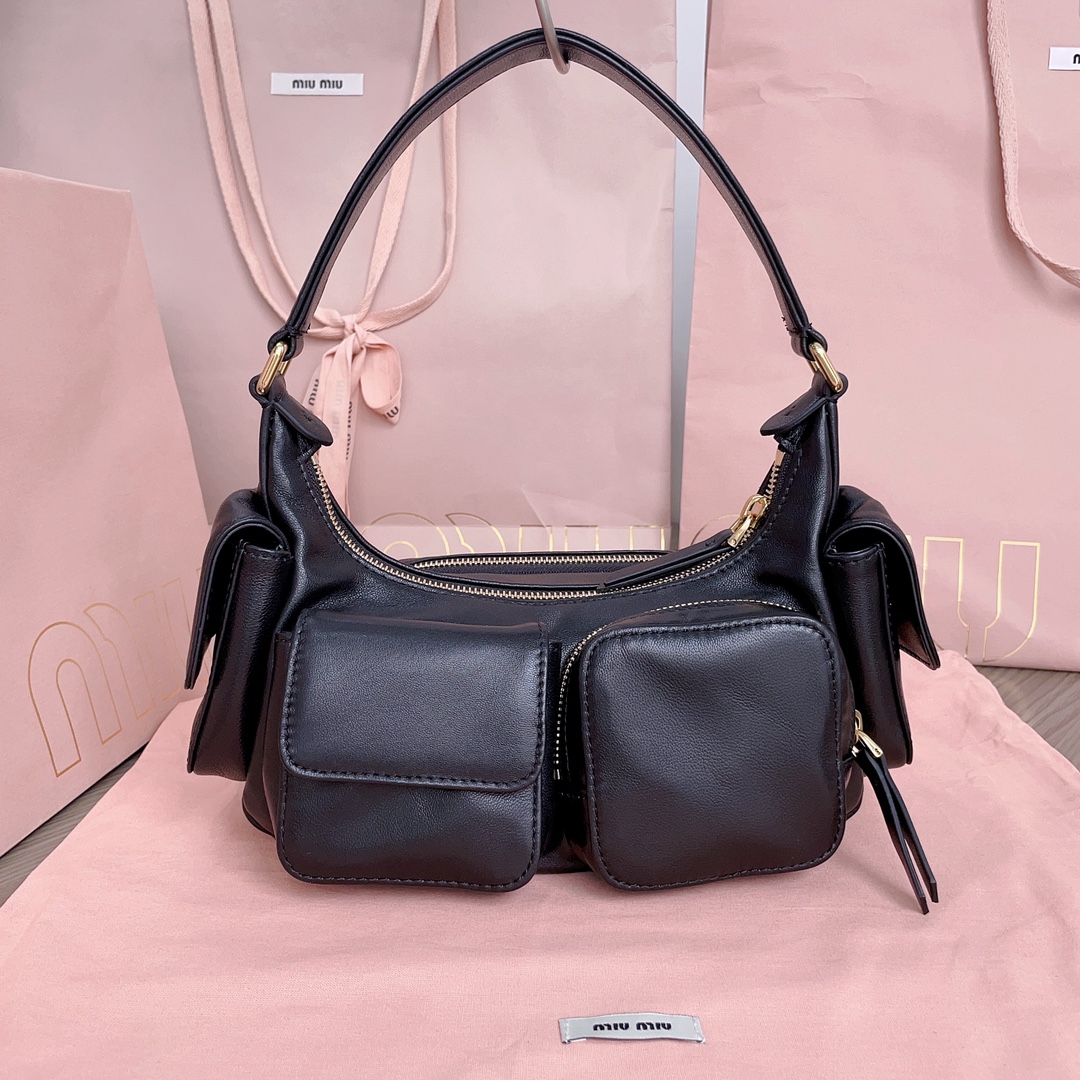 Miu Miu Classic Handcrafted Luxury Leather Shoulder Bag Ref.563DA672 3