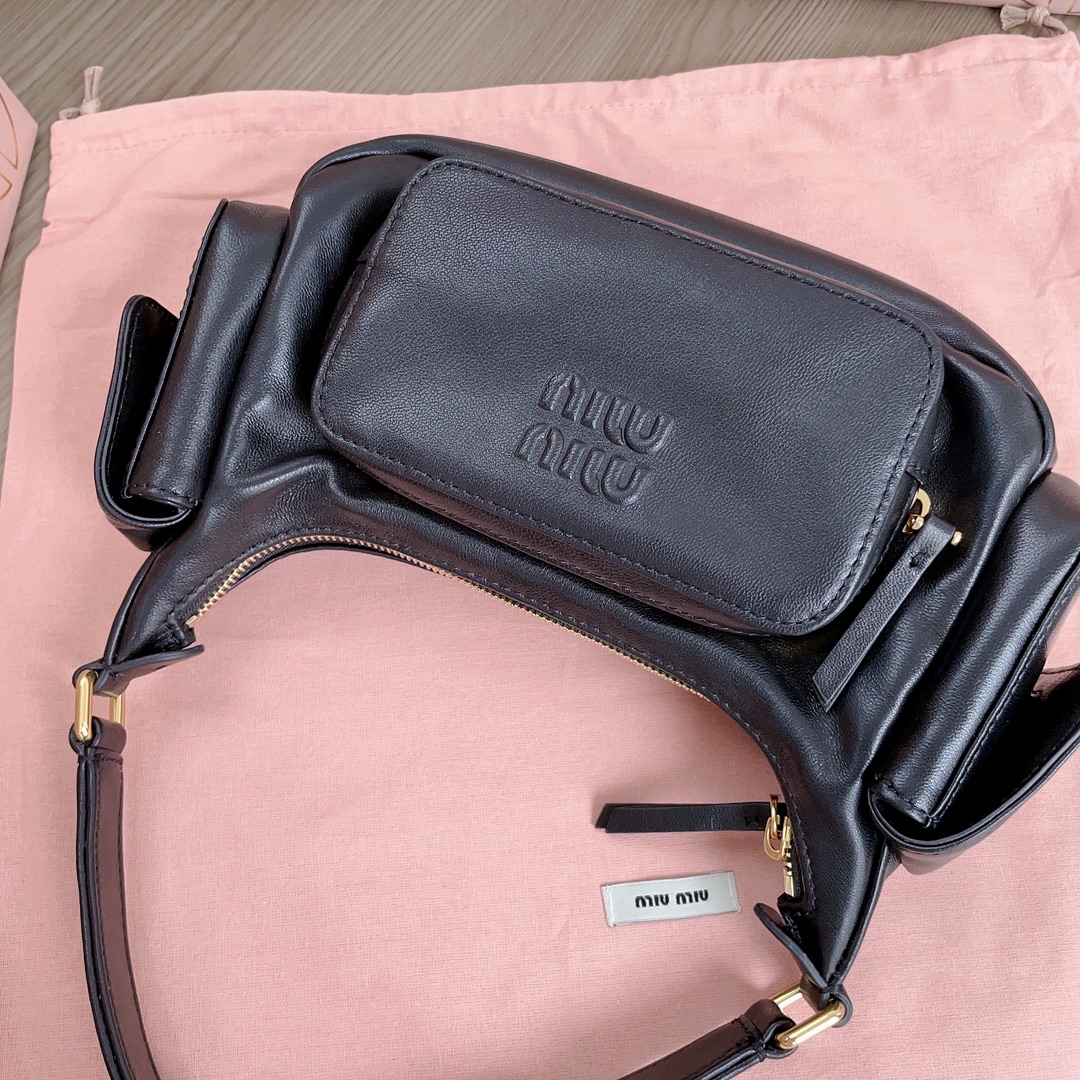 Miu Miu Classic Handcrafted Luxury Leather Shoulder Bag Ref.563DA672 6