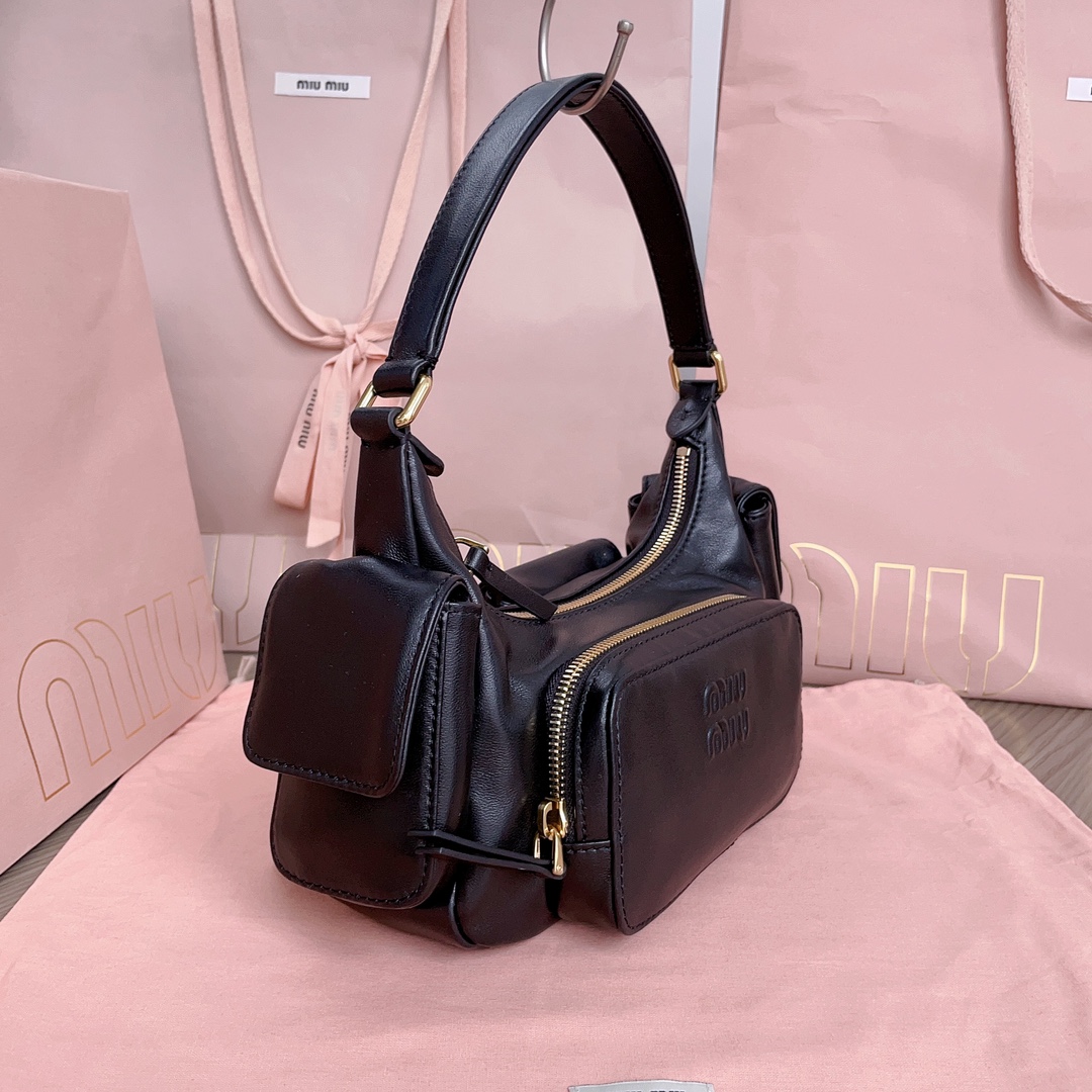 Miu Miu Classic Handcrafted Luxury Leather Shoulder Bag Ref.563DA672 2