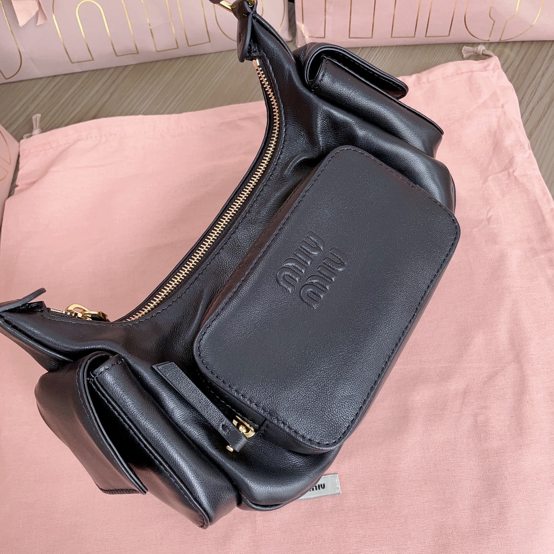 Miu Miu Classic Handcrafted Luxury Leather Shoulder Bag Ref.563DA672 4