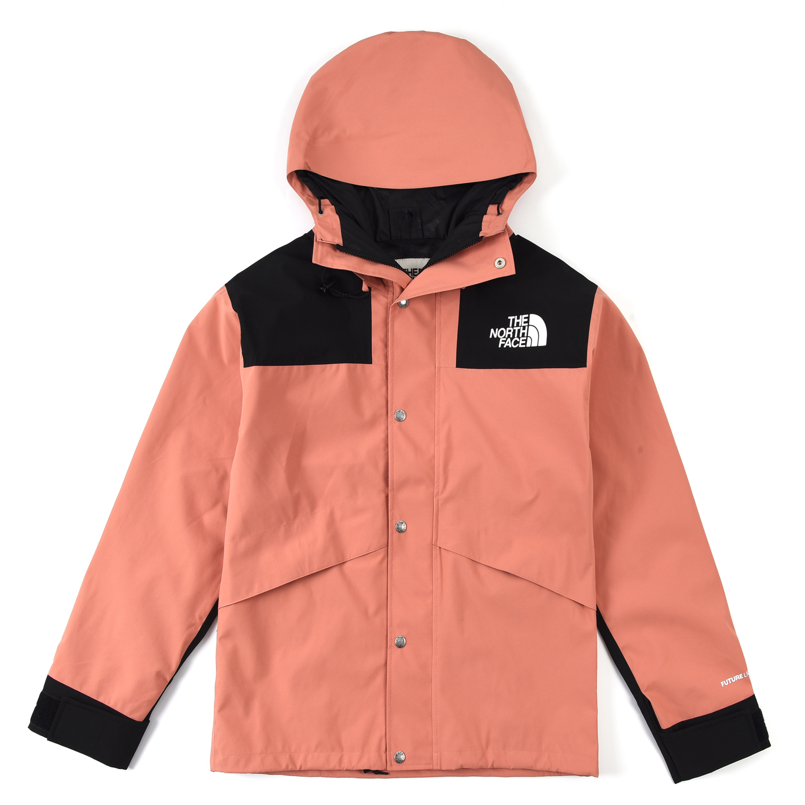 专柜级! THE NORTH FACE TN北面 1986经典冲锋衣系列!冲锋衣中性穿搭界的时尚天花板,户外活动首选北面!这个有多火相信大家都知道~网上秀图超多 高领和连帽拼接设计,直筒廓形!底摆有抽绳!不挑身材!连帽带防雨檐!拉链+纽扣双重门襟,造型帅气,防风性好!关于品质 无需多言!妥妥的口碑系列了 到手你随便翻开看!对标柜子品质!一比一定制FUTURE LIGHT防水科技面料 包括颜色都是定染的 手感与专柜无异!男女同款 Sixe:S-XXL
