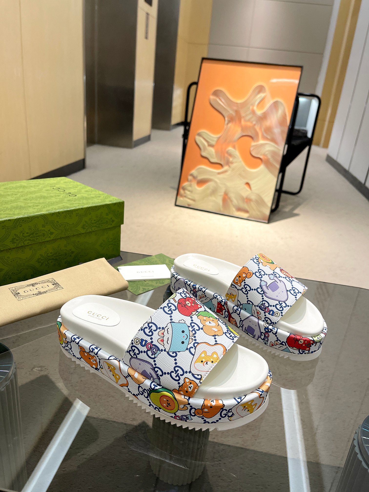 Gucci Limited Edition Platform Slides with Cartoon Print - Stylish and Comfortable 2 a1683004900355 8125