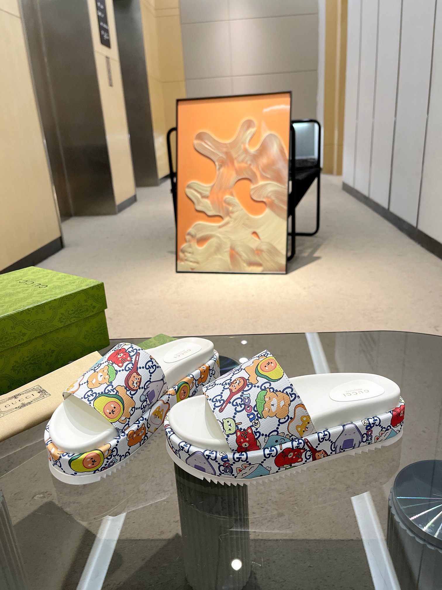 Gucci Limited Edition Platform Slides with Cartoon Print - Stylish and Comfortable 6 a1683004902498 8025