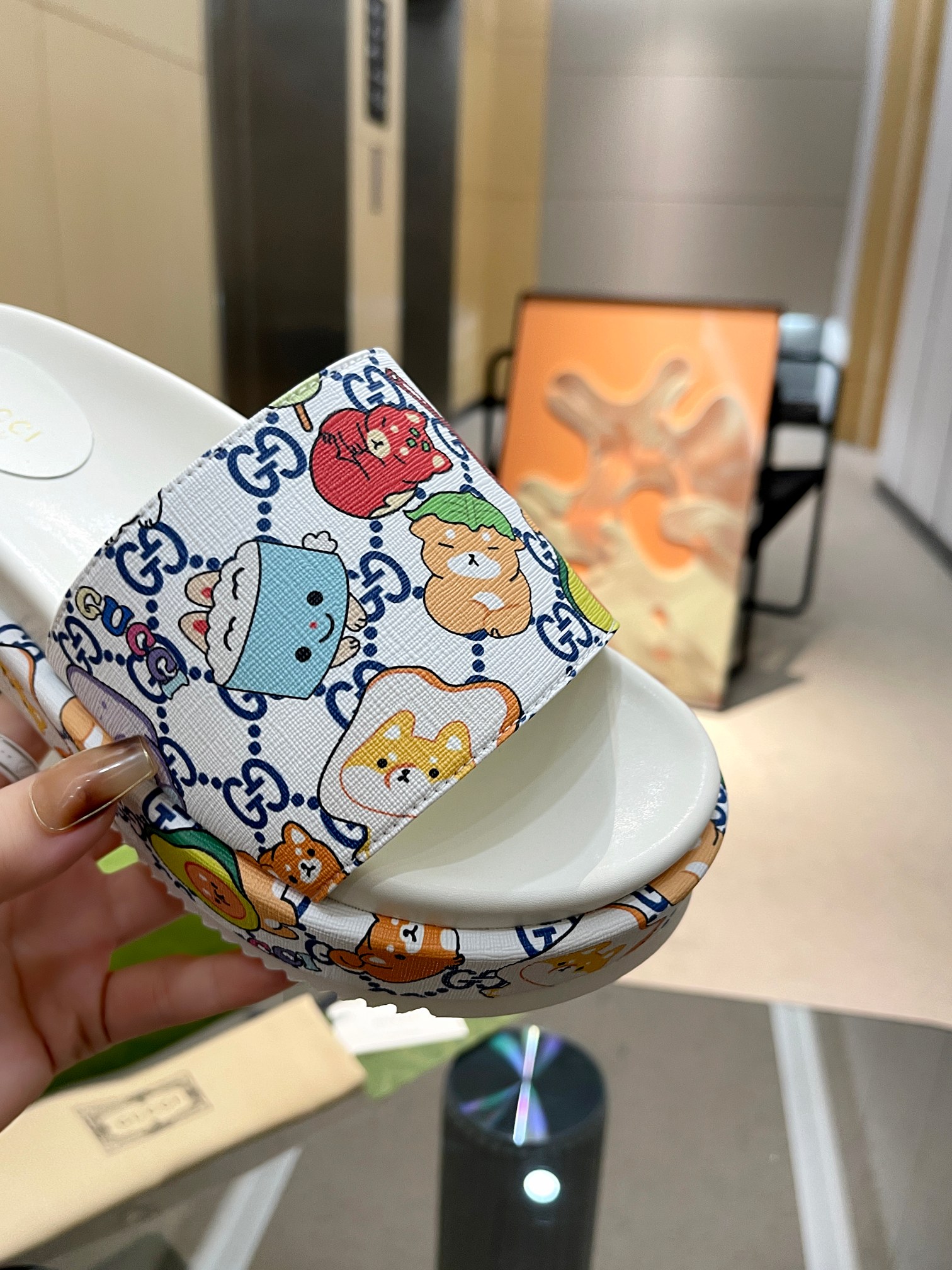 Gucci Limited Edition Platform Slides with Cartoon Print - Stylish and Comfortable 8 a1683004903250 6754