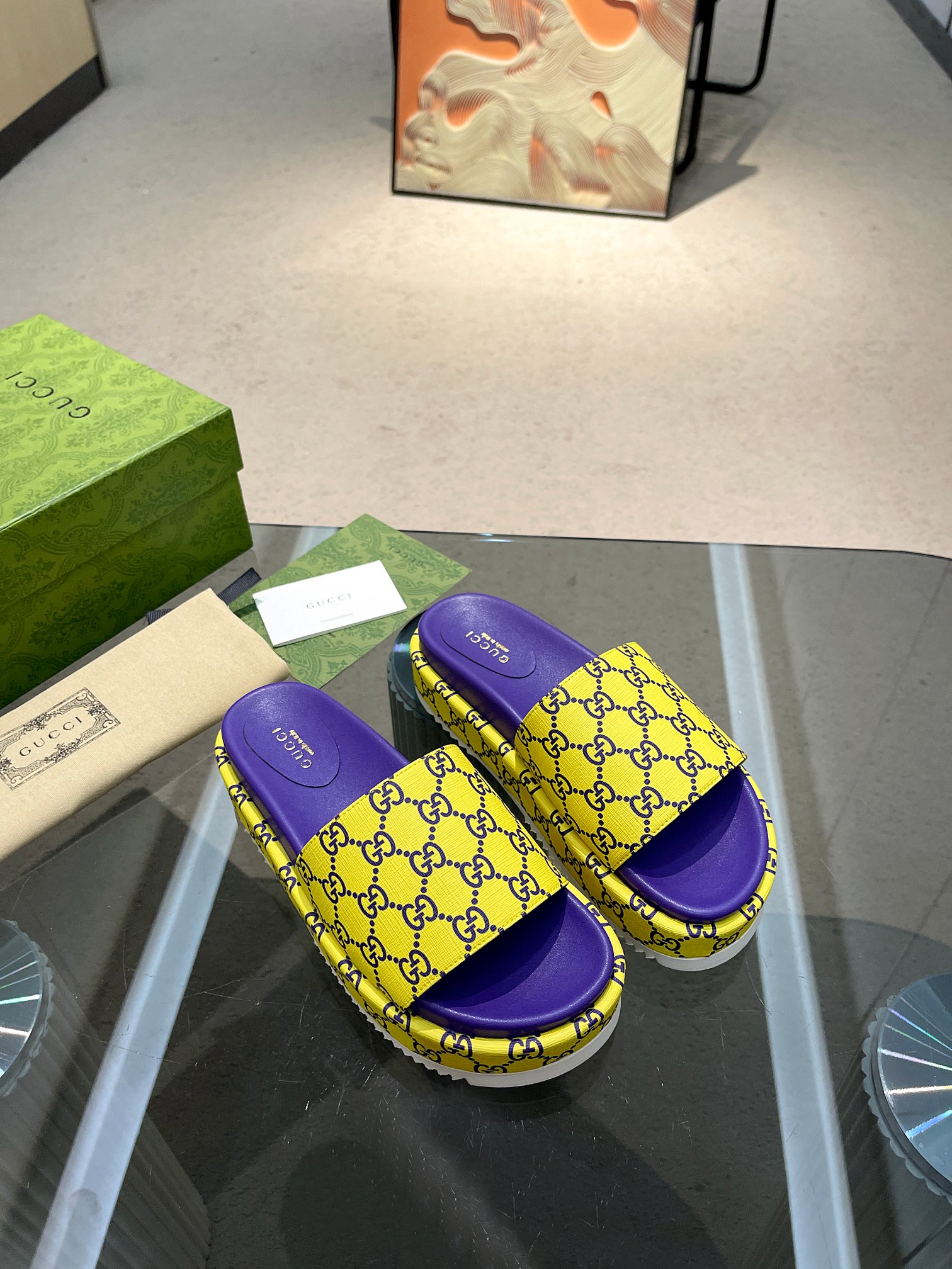 Gucci Limited Edition Platform Slides - Luxurious Style & Comfort 2 a1683004927699 4442