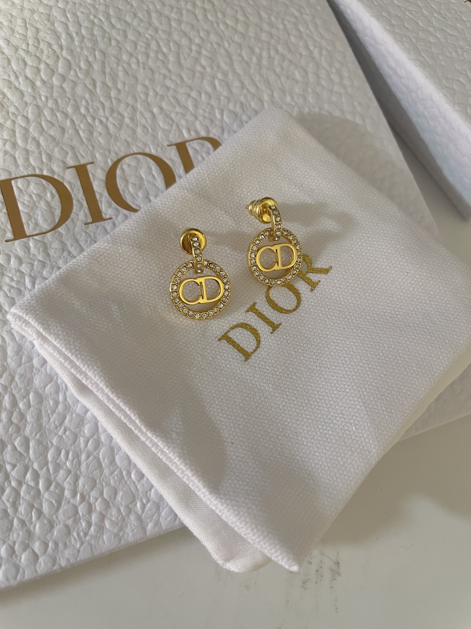 Серьги гвоздики