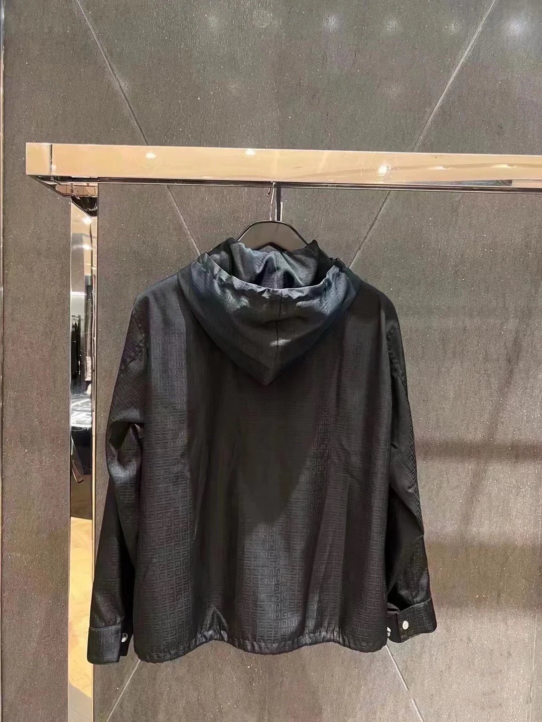 GVC Spring nylon hooded jacket with jacquard pattern. Breathable, lightweight. Black. Sizes 46-52.-Big cat