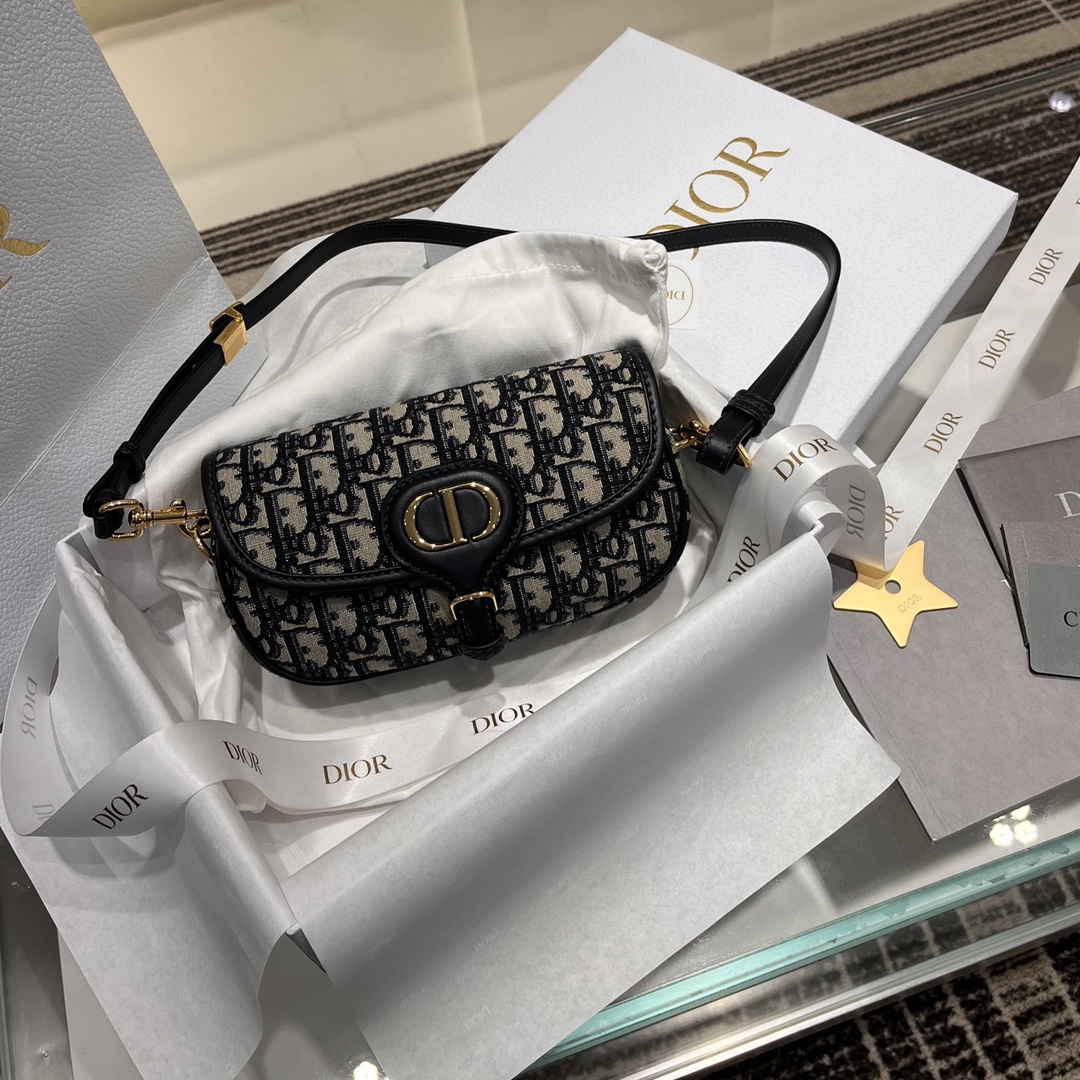 𝗕𝗼𝗯𝗯𝘆 Bolso clásico en forma de media luna para axilas Presbicia Amor a primera vista💓 Inspirado en el perro masc…