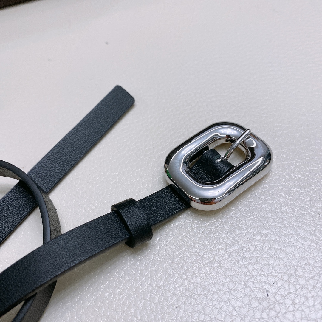 Ms. BV Calfskin Link Belt with Brass Buckle in Various Sizes - 图片 5