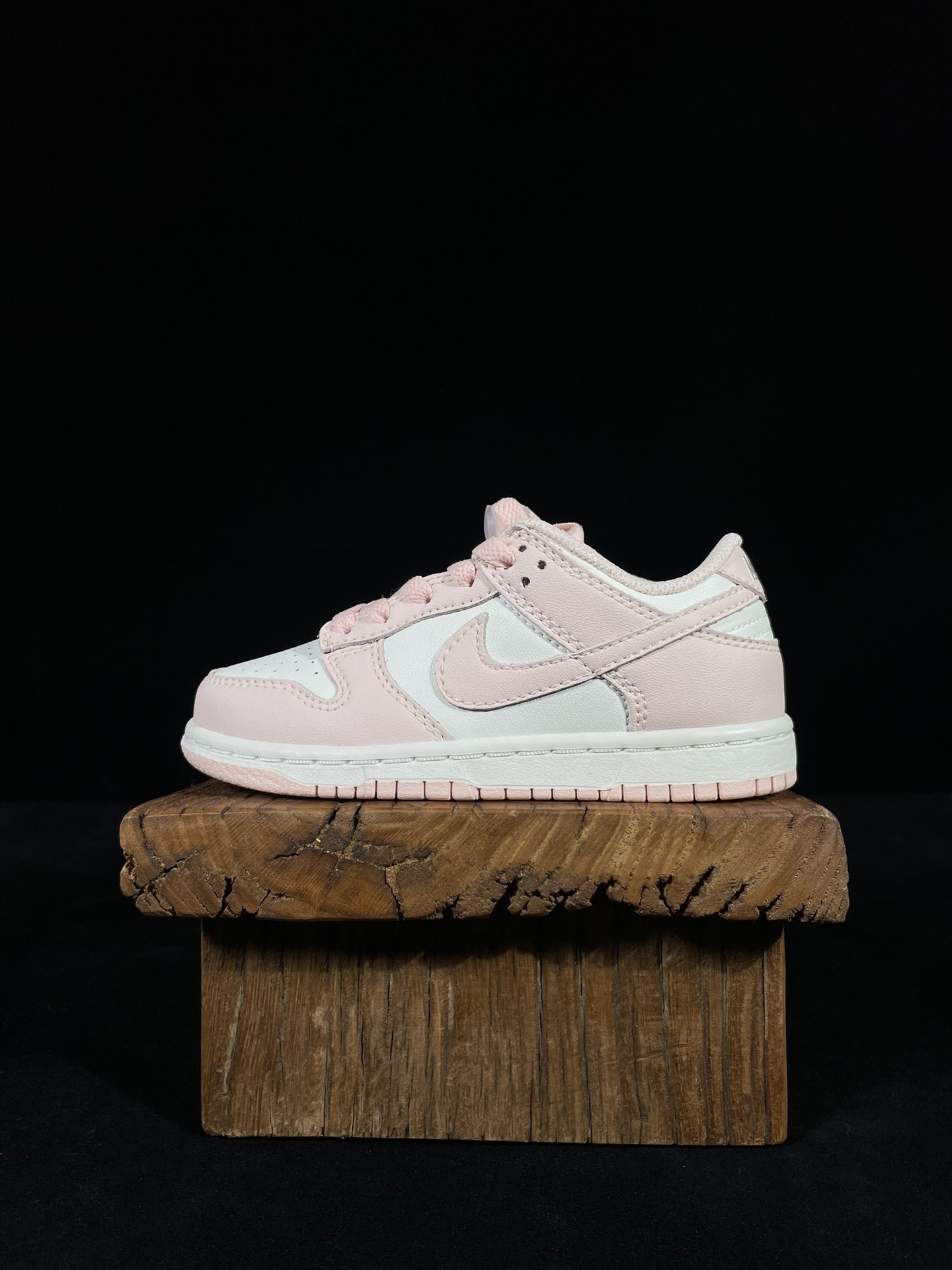 特价清货 福利特价‼️ 核心价格表私 
童鞋dunk 樱花粉🌸
C版大厂出品，比市面小厂童鞋品质好太多了