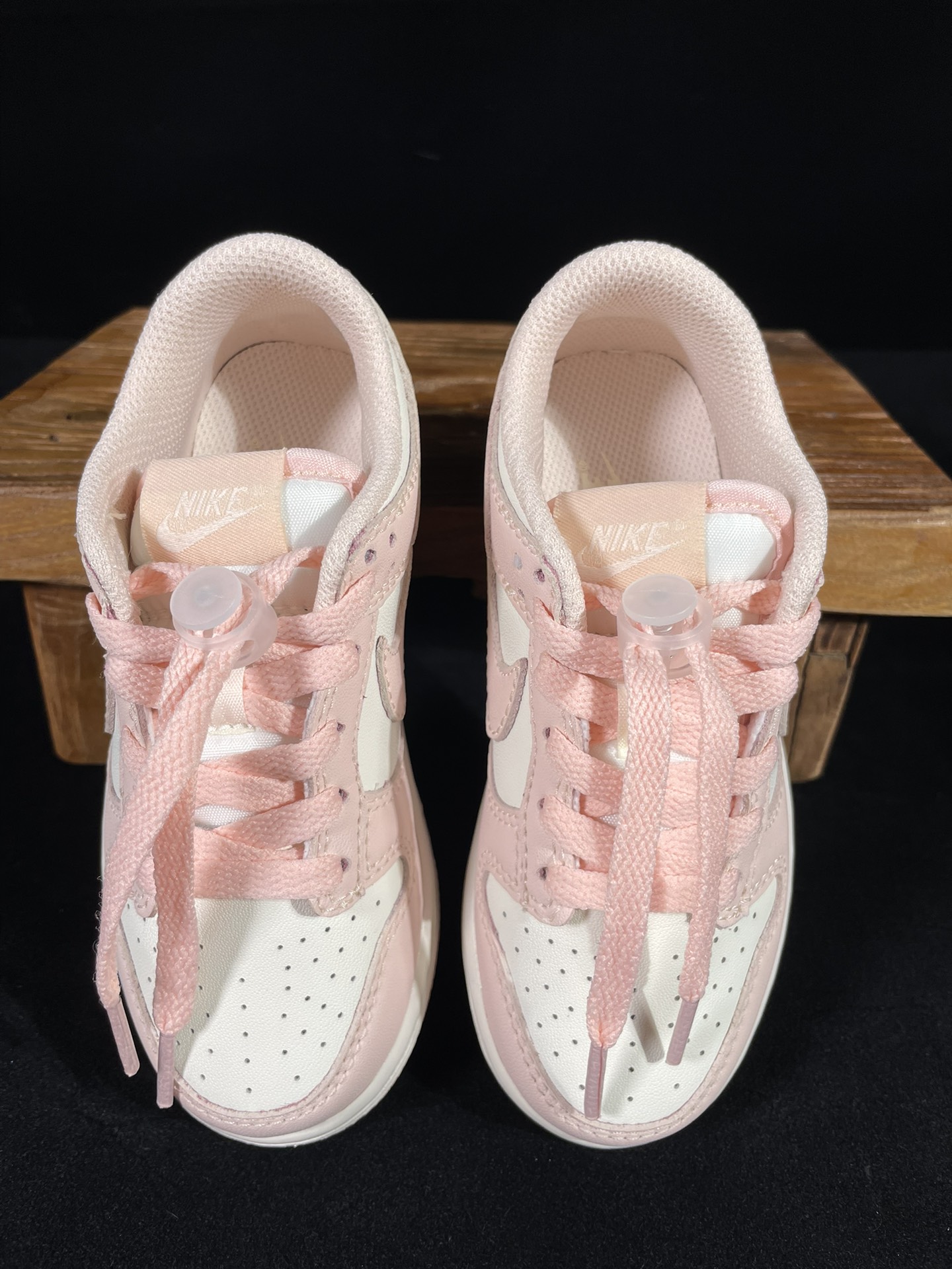 特价清货 福利特价‼️ 核心价格表私 
童鞋dunk 樱花粉🌸
C版大厂出品，比市面小厂童鞋品质好太多了