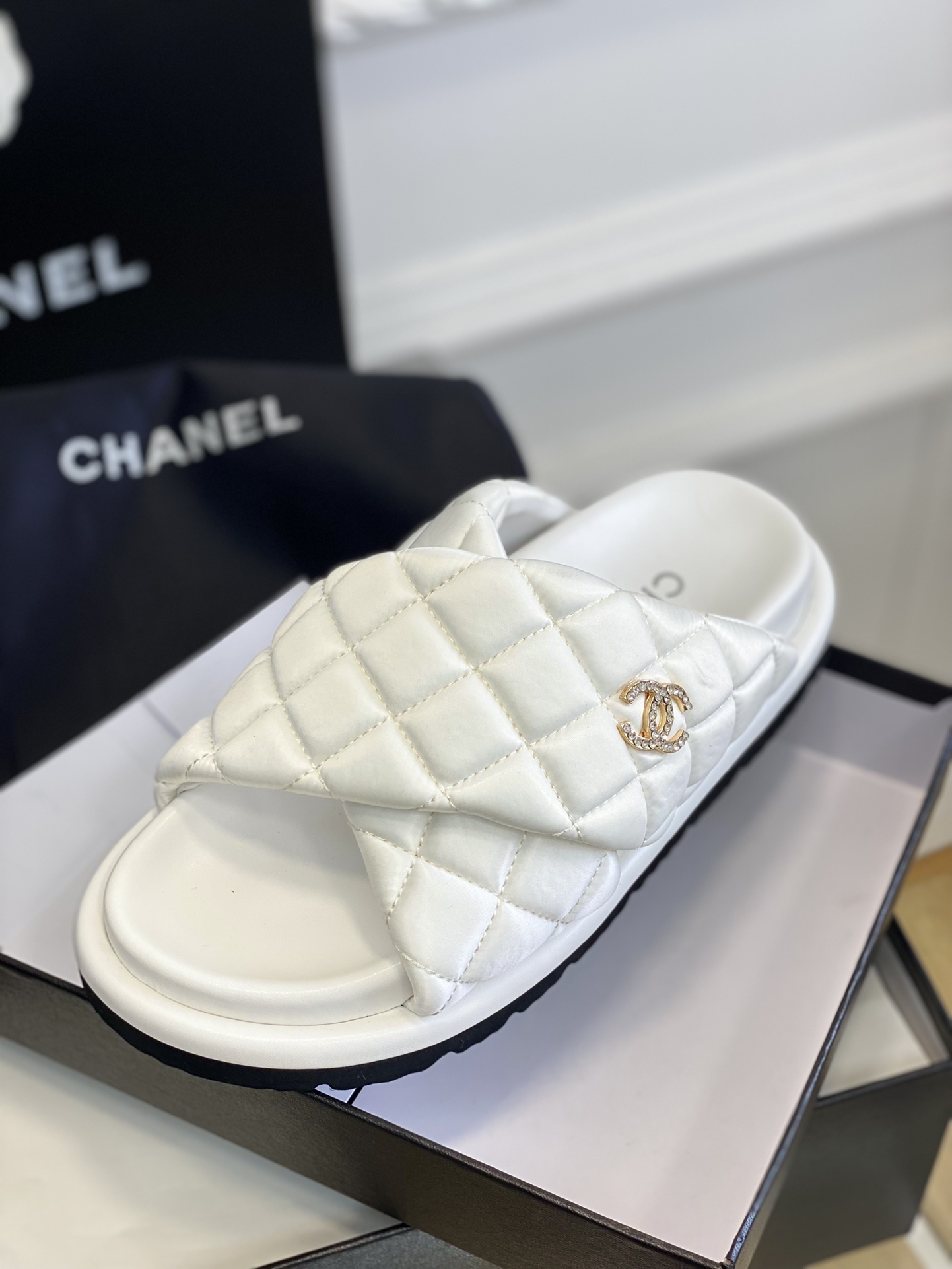 Chanel23春夏新品菱格魔术贴厚