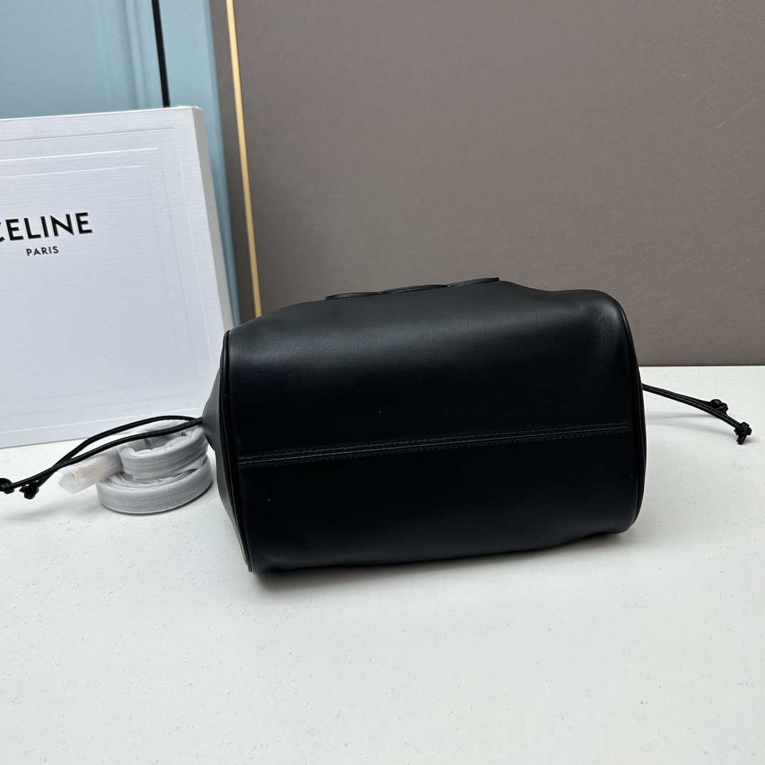 1010 CELINE｜小号光滑牛皮革抽绳包最新MINI CUIR CABAS 早春新品