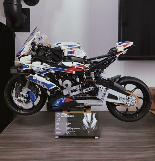 BMW M 1000 RR Motorcycle Model Building Kit, Advanced Technic Motorbike Set 1 BMW M 1000 RR Motorcycle Model Building Kit, Advanced Technic Motorbike Set