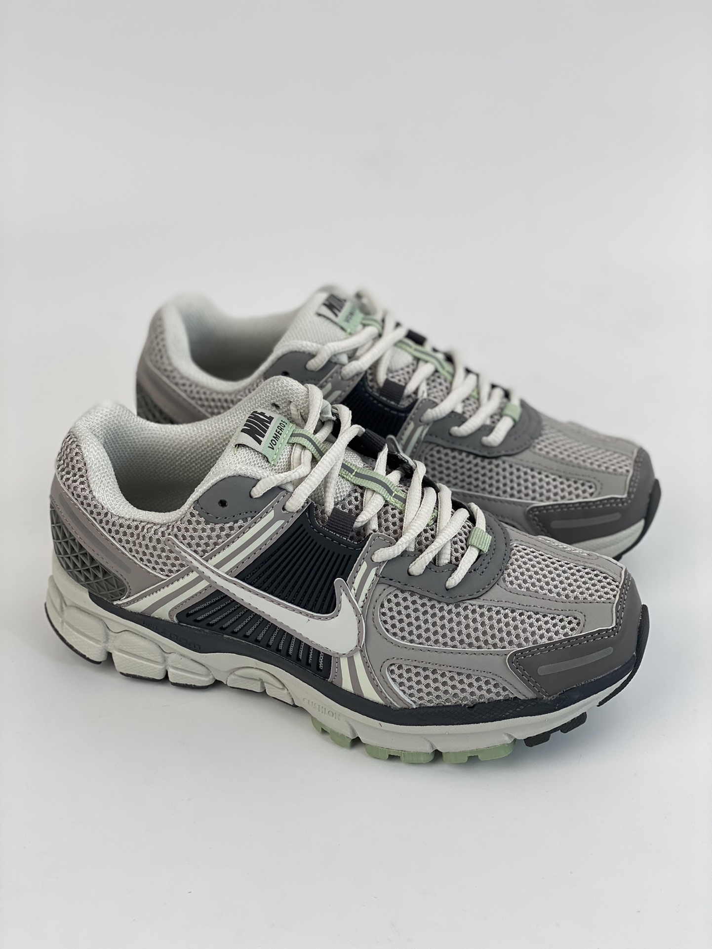 180 NIKE ZOOM Vomero 5 SP 复古风潮 网面透气运动鞋 FB8825-001