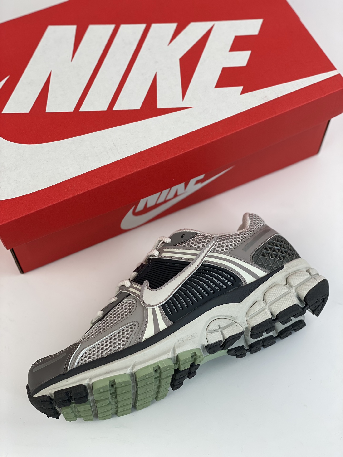180 NIKE ZOOM Vomero 5 SP 复古风潮 网面透气运动鞋 FB8825-001