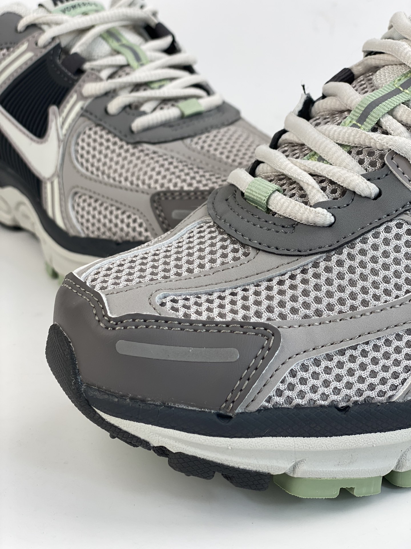 180 NIKE ZOOM Vomero 5 SP 复古风潮 网面透气运动鞋 FB8825-001