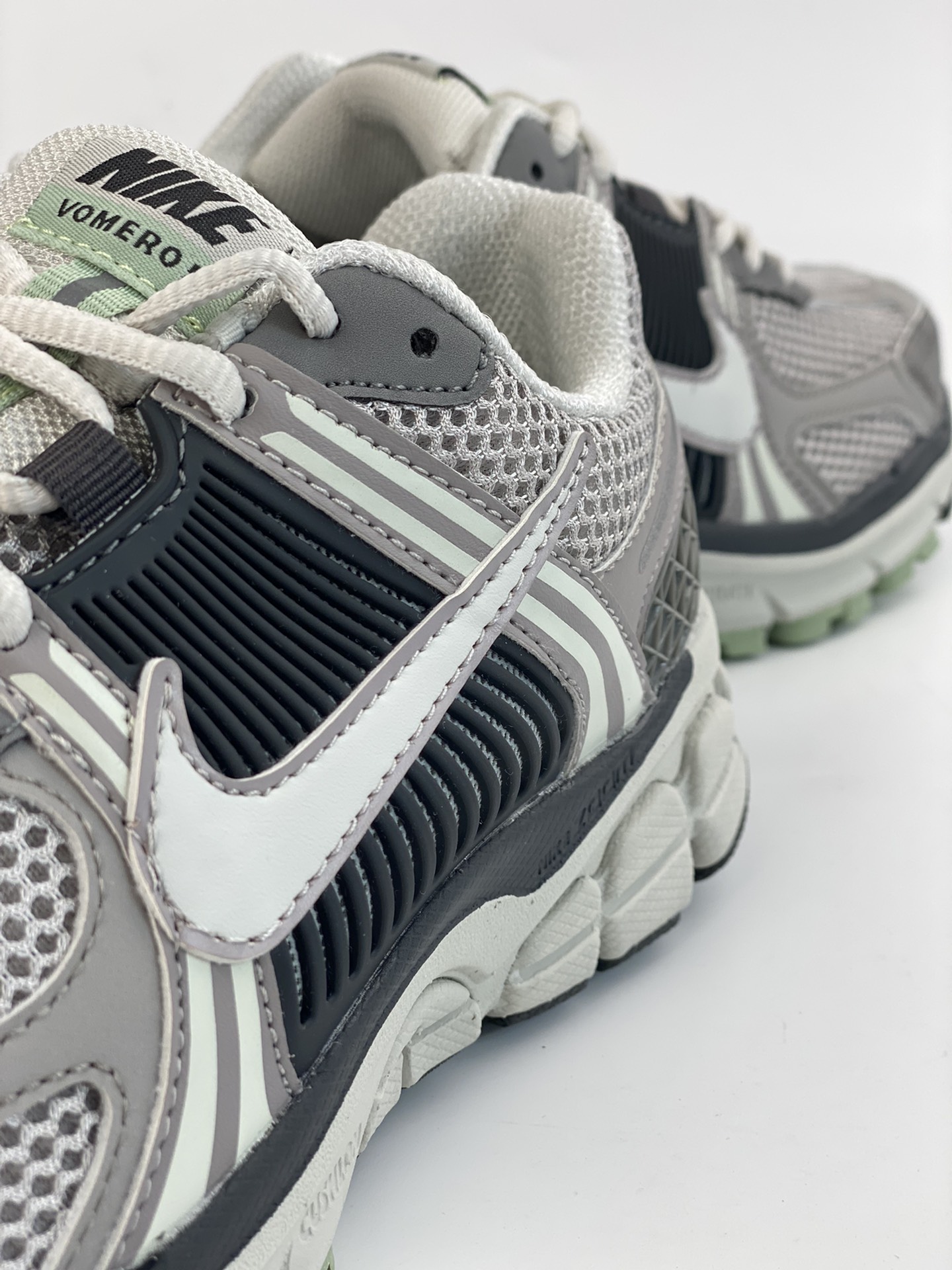 180 NIKE ZOOM Vomero 5 SP 复古风潮 网面透气运动鞋 FB8825-001