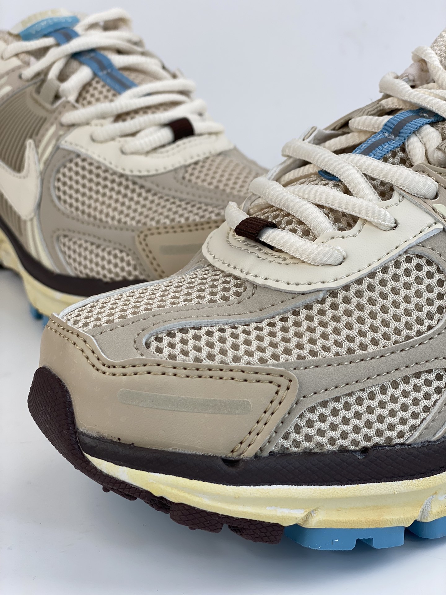 180 NIKE ZOOM Vomero 5 SP 复古风潮 网面透气运动鞋 FB8825-111