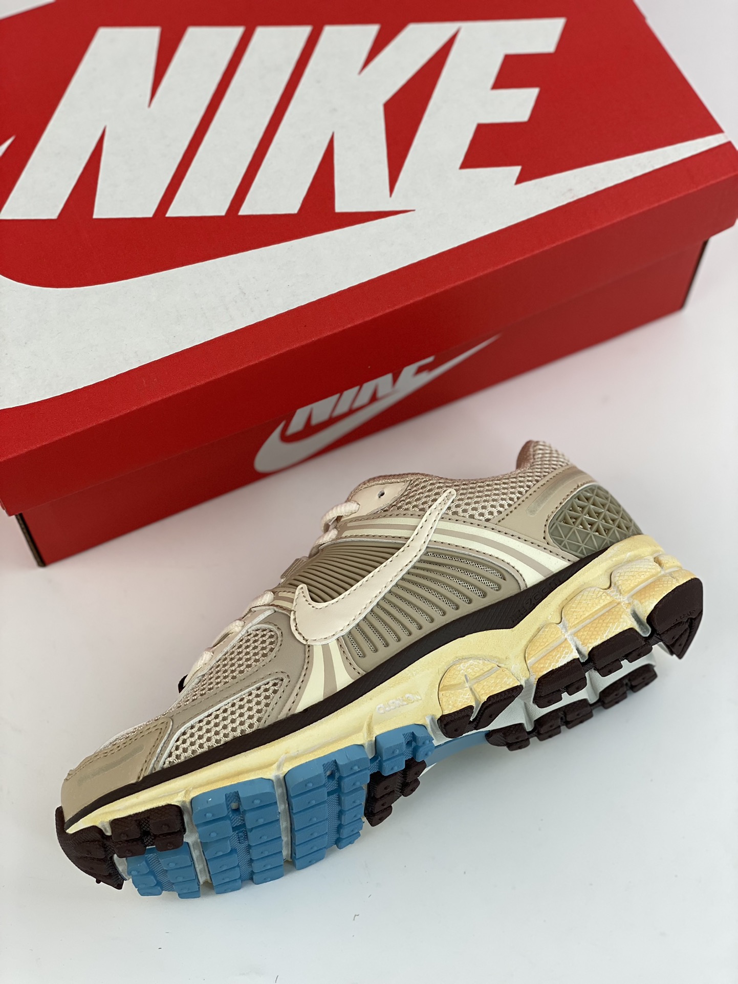 180 NIKE ZOOM Vomero 5 SP 复古风潮 网面透气运动鞋 FB8825-111