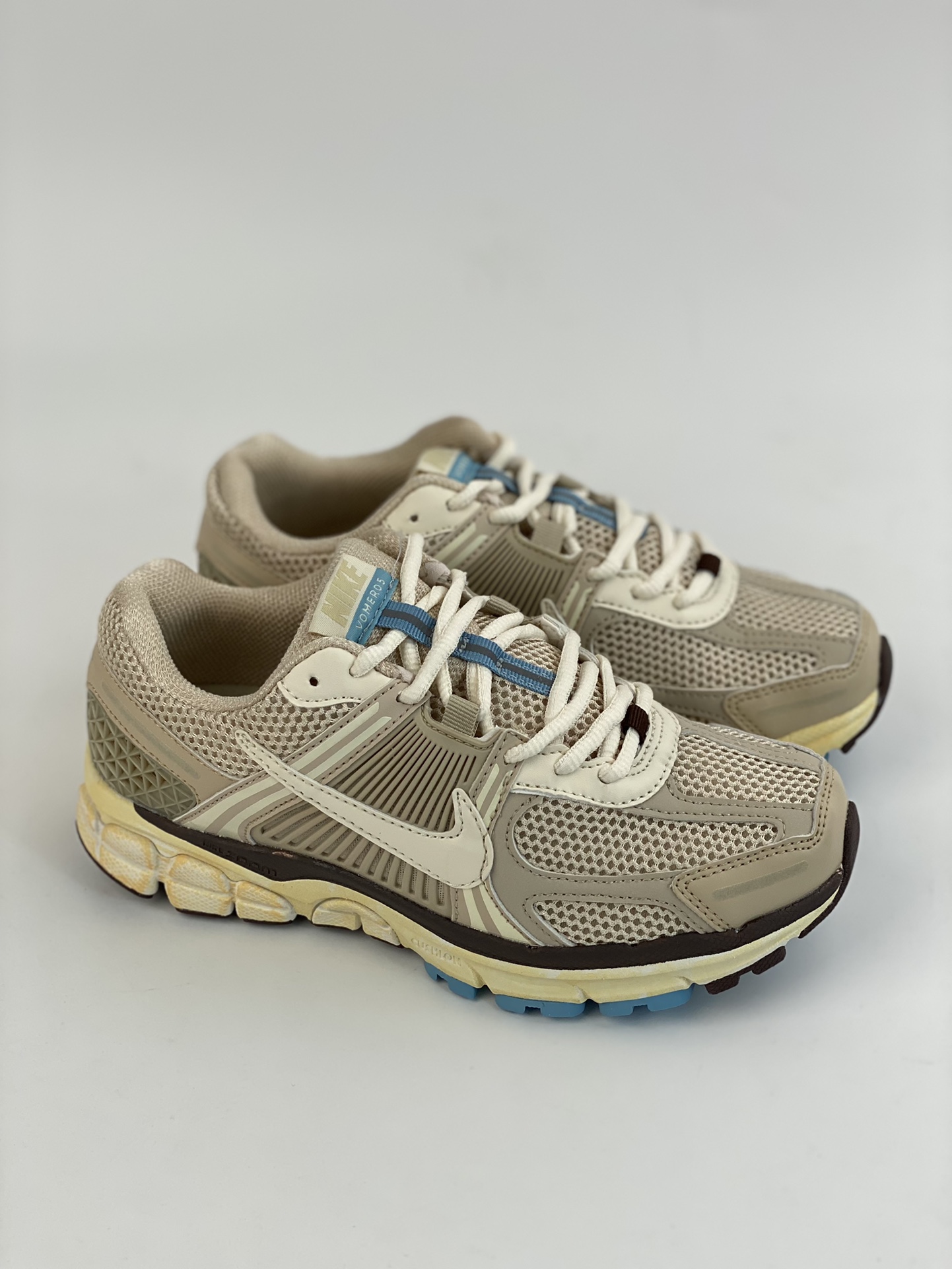 180 NIKE ZOOM Vomero 5 SP 复古风潮 网面透气运动鞋 FB8825-111