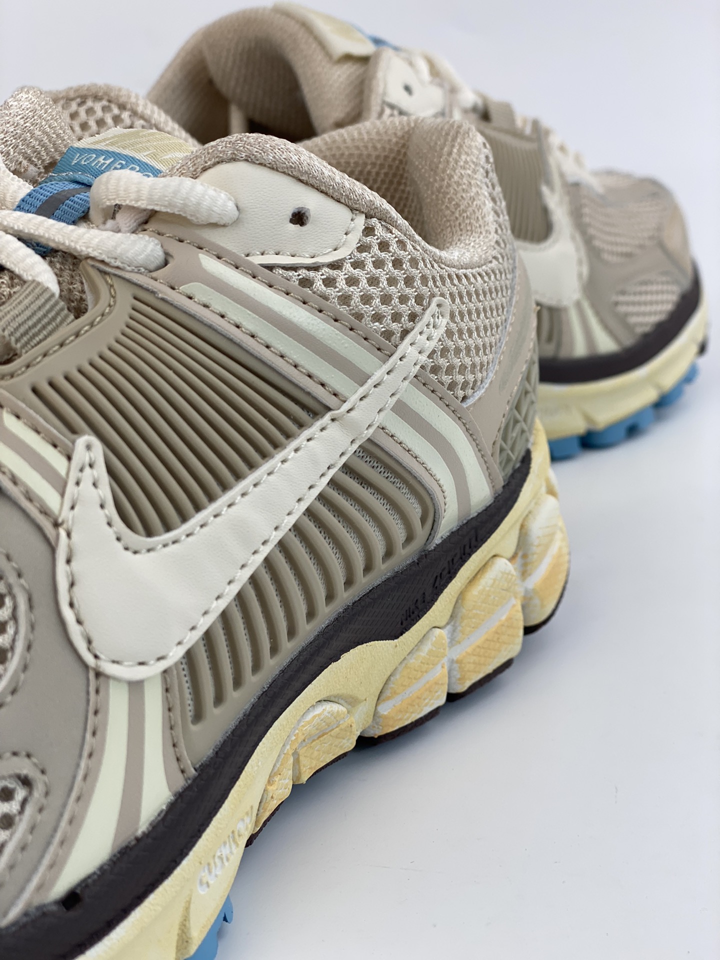 180 NIKE ZOOM Vomero 5 SP 复古风潮 网面透气运动鞋 FB8825-111