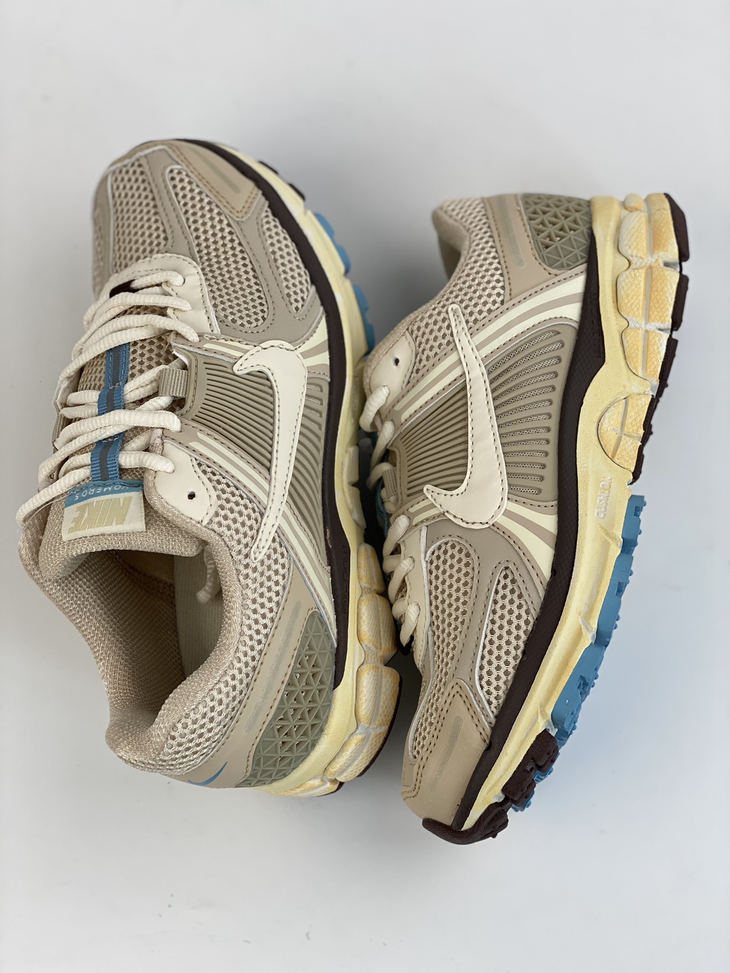 180 NIKE ZOOM Vomero 5 SP 复古风潮 网面透气运动鞋 FB8825-111