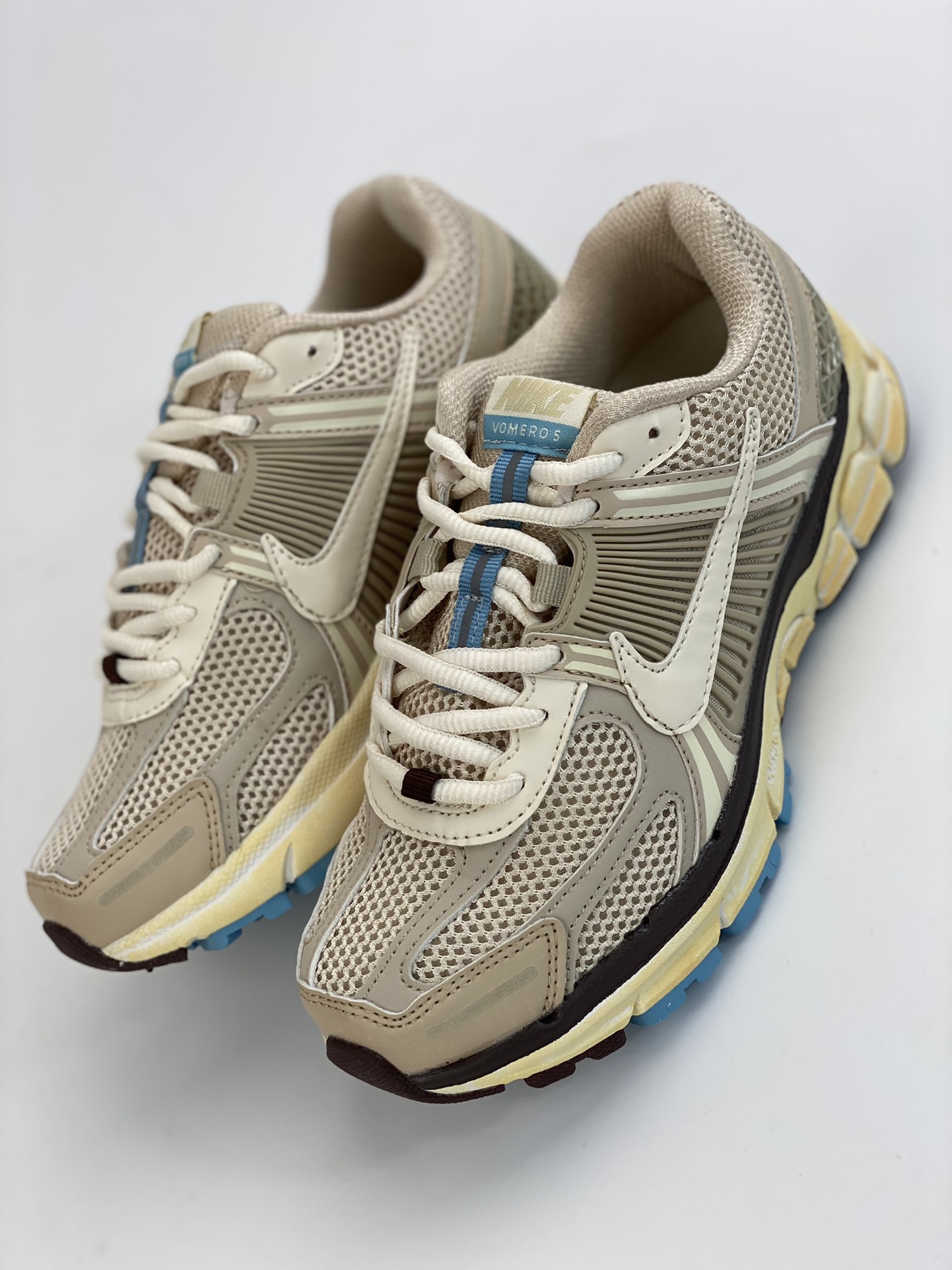 180 NIKE ZOOM Vomero 5 SP 复古风潮 网面透气运动鞋 FB8825-111