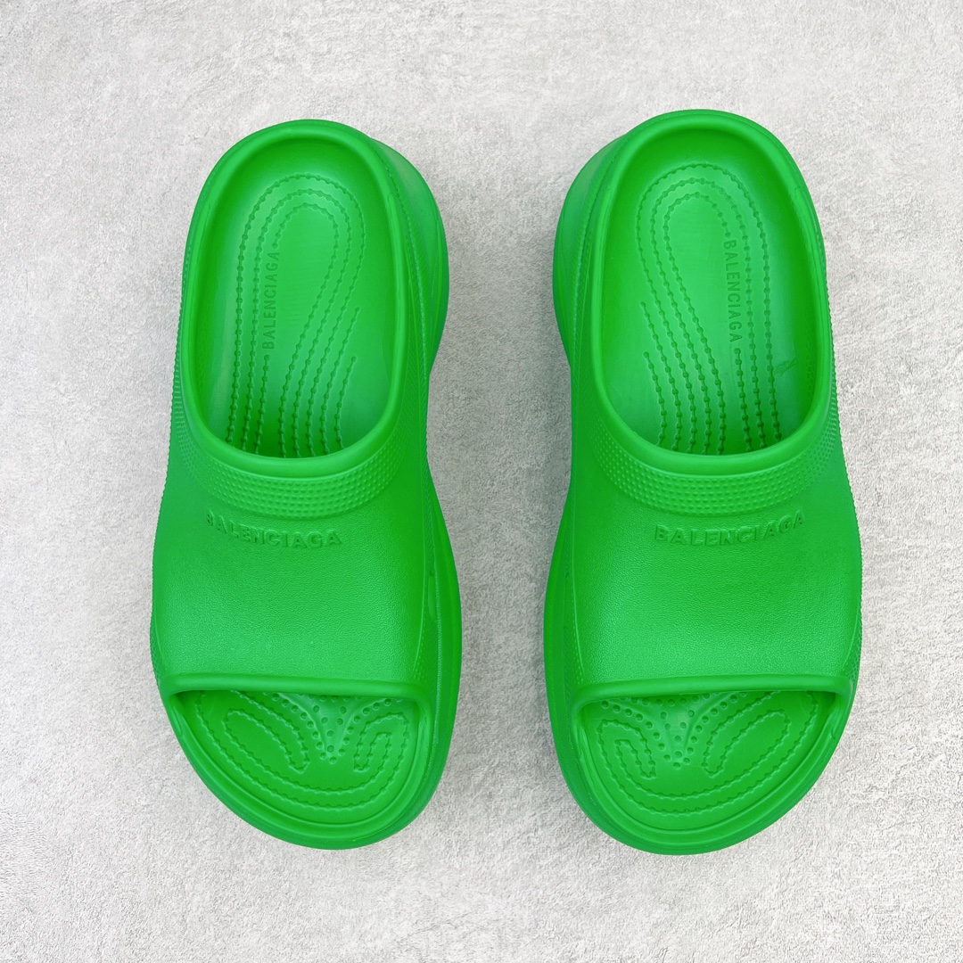 图片[2]-零售💰220 ＃DC Balenciaga Pool Crocs 巴黎世家百搭时尚厚底增高拖鞋 重金购入原鞋及原档案磨具生产指令开发 同源公司EVA粒子环保塑料 原厂指令配方 弹性卡色均保持原鞋一致 匠心打造 鞋口弧度大小 鞋面色泽质感同步原鞋 LOGO内侧钢印清晰工整 以简单的设计 提供全面的舒适性、缓震性、耐用性和支撑力 EVA外底提供优质缓震性能 5毫米足弓 鞋面凹印Balenciaga品牌标识 背面浮印尺码 同色系鞋底和鞋垫 外观时尚大气 鞋底采用耐磨的材质 穿上它都会感觉到舒适的体验 尺码：36 37 38 39 40 编码：by2936020-运动鞋