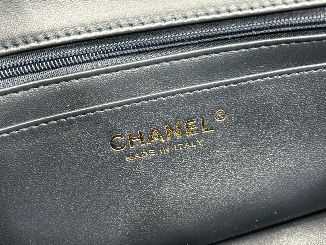 AS2431拼色羊皮Chanel23P最新MiniCFhandle手提包经典菱格口盖包饰以精致经典链子搭