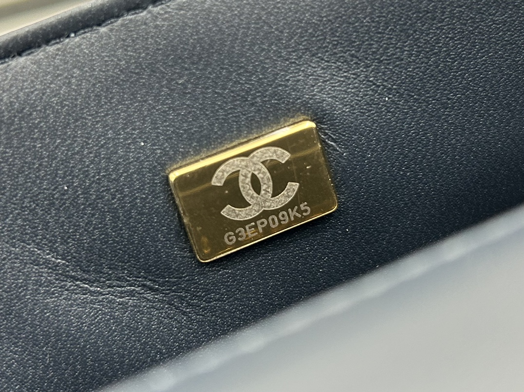 AS2431拼色羊皮Chanel23P最新MiniCFhandle手提包经典菱格口盖包饰以精致经典链子搭