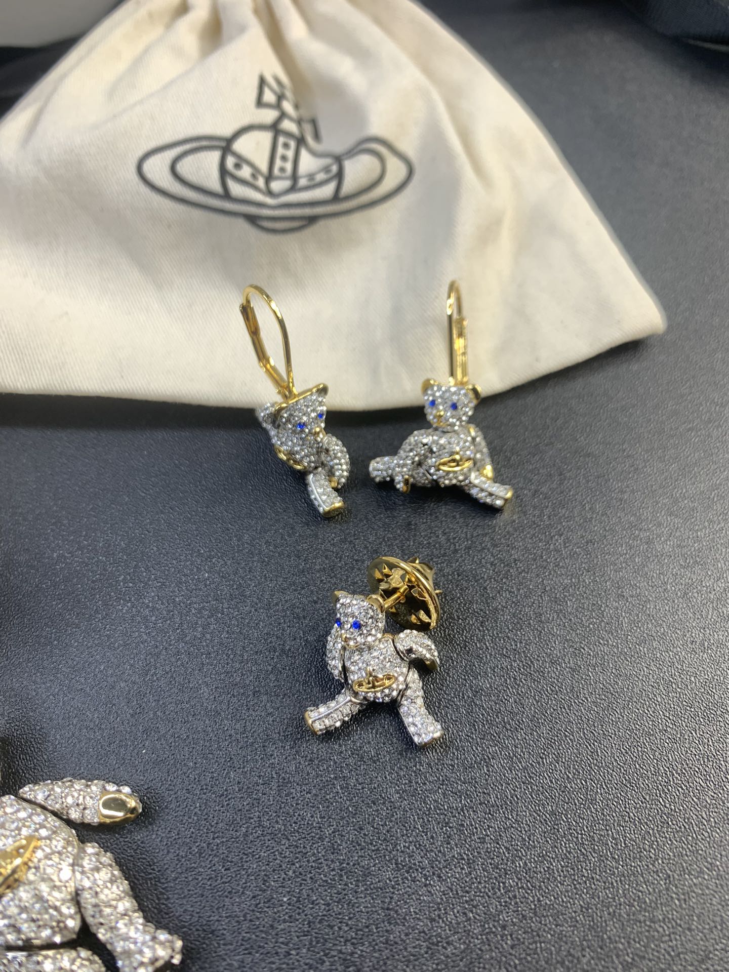 Vivienne Westwood 西太后 关节熊项链72cm，耳环领针套装