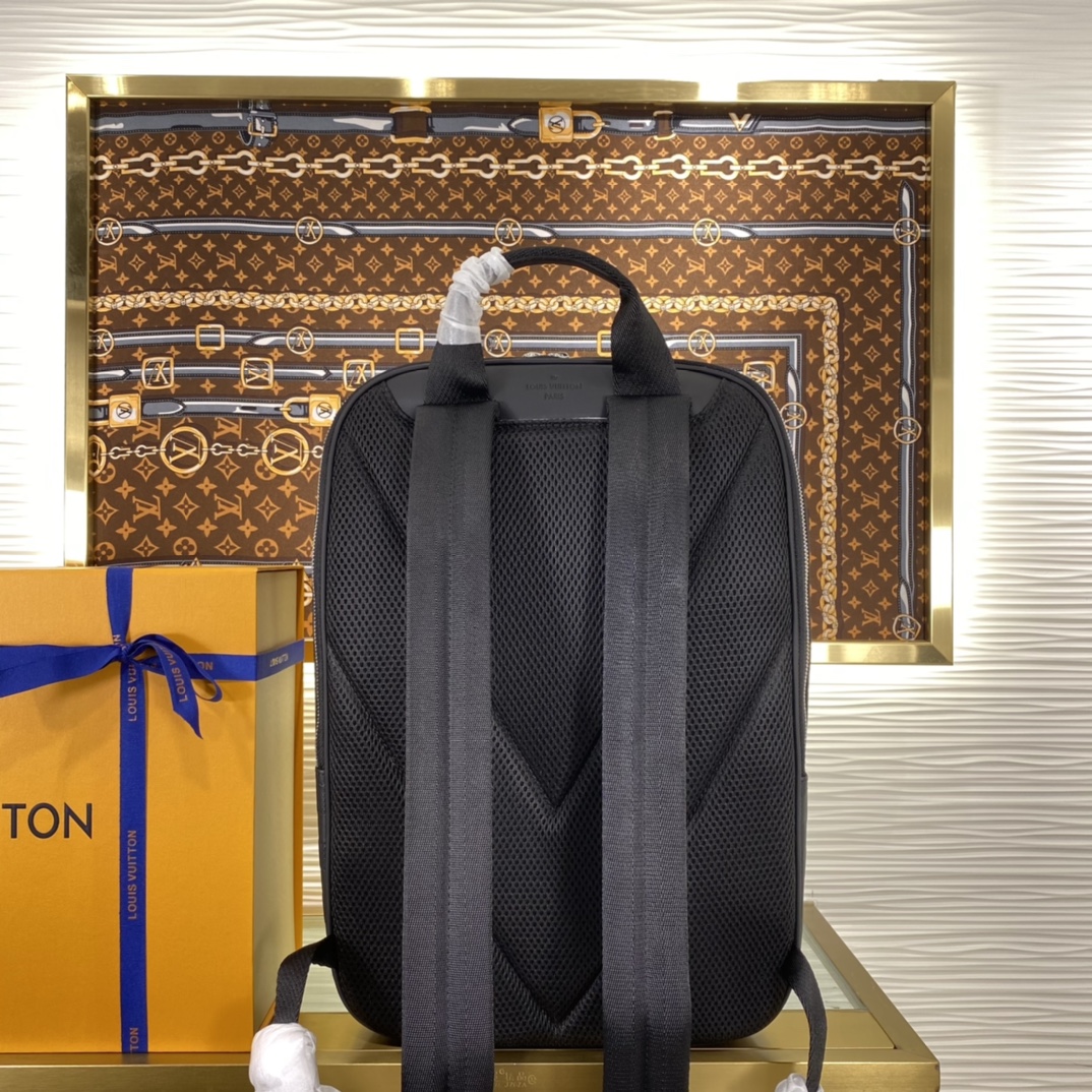 [Backpacks]This Michael backpack is made of Damier InfiniOnyx leather embossed