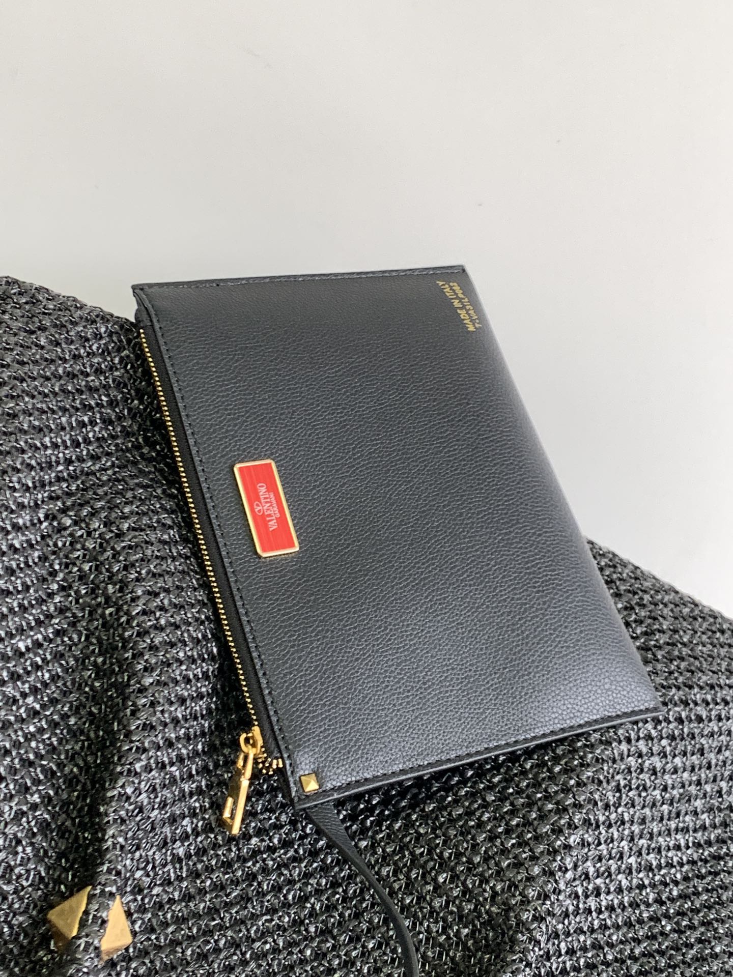 🆕🆕Valent****春夏托特包系列～托特包采用天然拉菲草编织打造，交织形成的空隙营造出清透质感，点缀