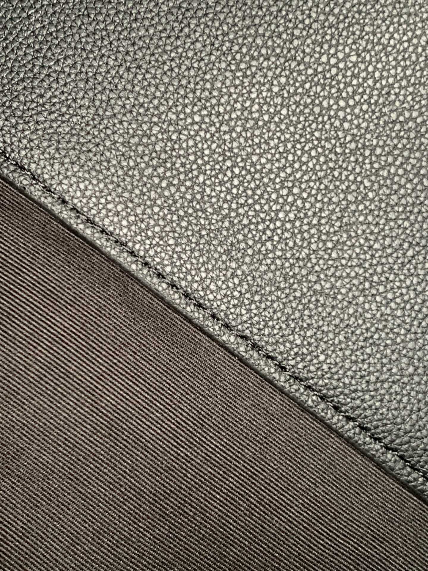 🆕🆕Valent****春夏托特包系列～托特包采用天然拉菲草编织打造，交织形成的空隙营造出清透质感，点缀