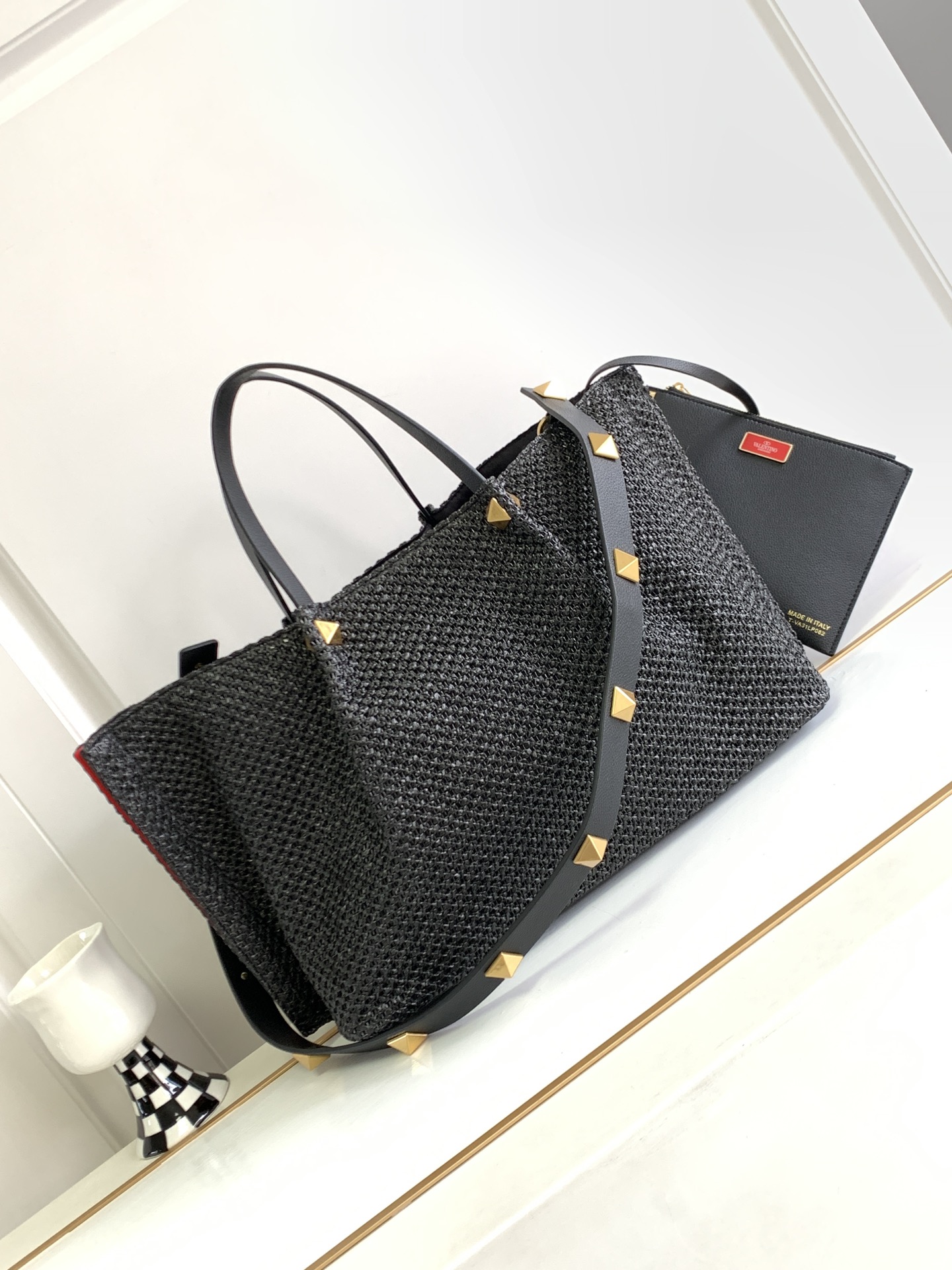 🆕🆕Valent****春夏托特包系列～托特包采用天然拉菲草编织打造，交织形成的空隙营造出清透质感，点缀