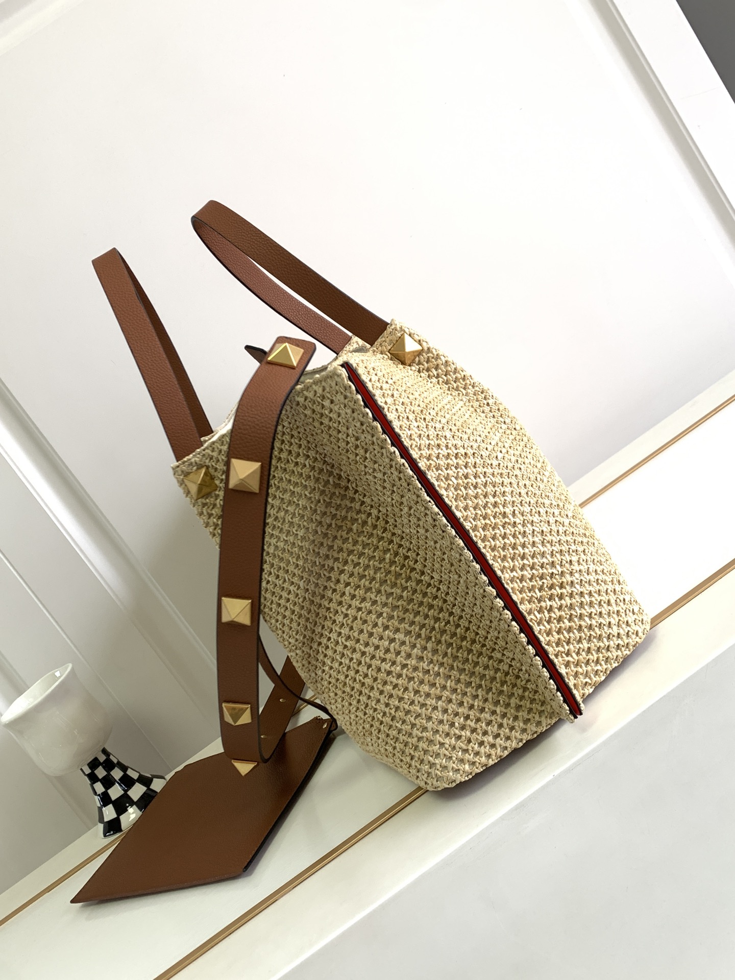 🆕🆕Valent****春夏托特包系列～托特包采用天然拉菲草编织打造，交织形成的空隙营造出清透质感，点缀