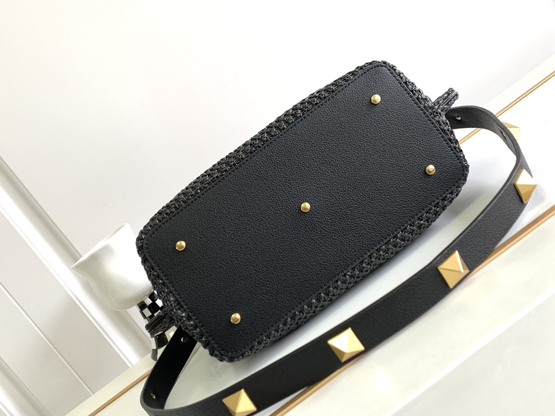 🆕🆕Valent*** 春夏托特包系列～托特包采用天然拉菲草编织打造，交织形成的空隙营造出清透质感，点缀