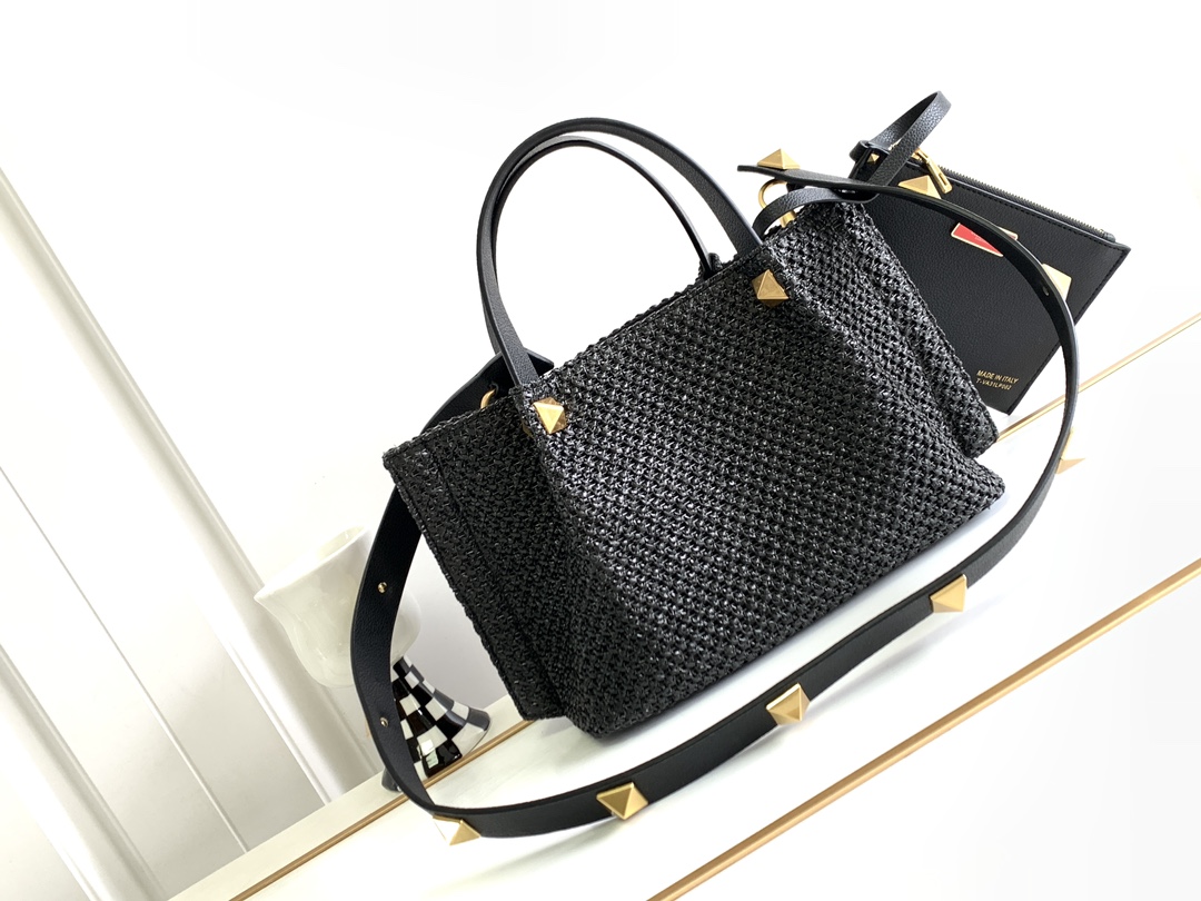 🆕🆕Valent*** 春夏托特包系列～托特包采用天然拉菲草编织打造，交织形成的空隙营造出清透质感，点缀