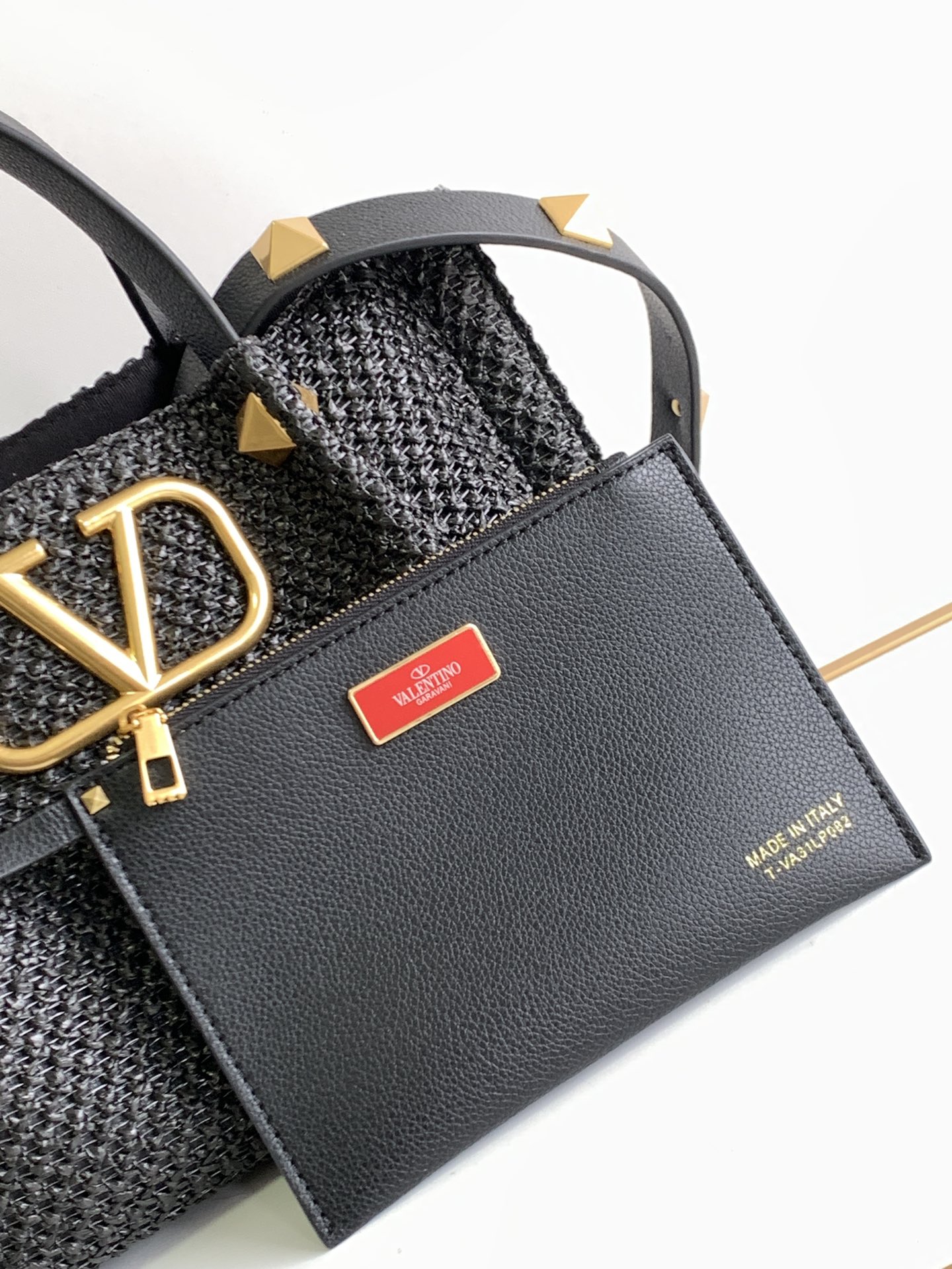 🆕🆕Valent*** 春夏托特包系列～托特包采用天然拉菲草编织打造，交织形成的空隙营造出清透质感，点缀