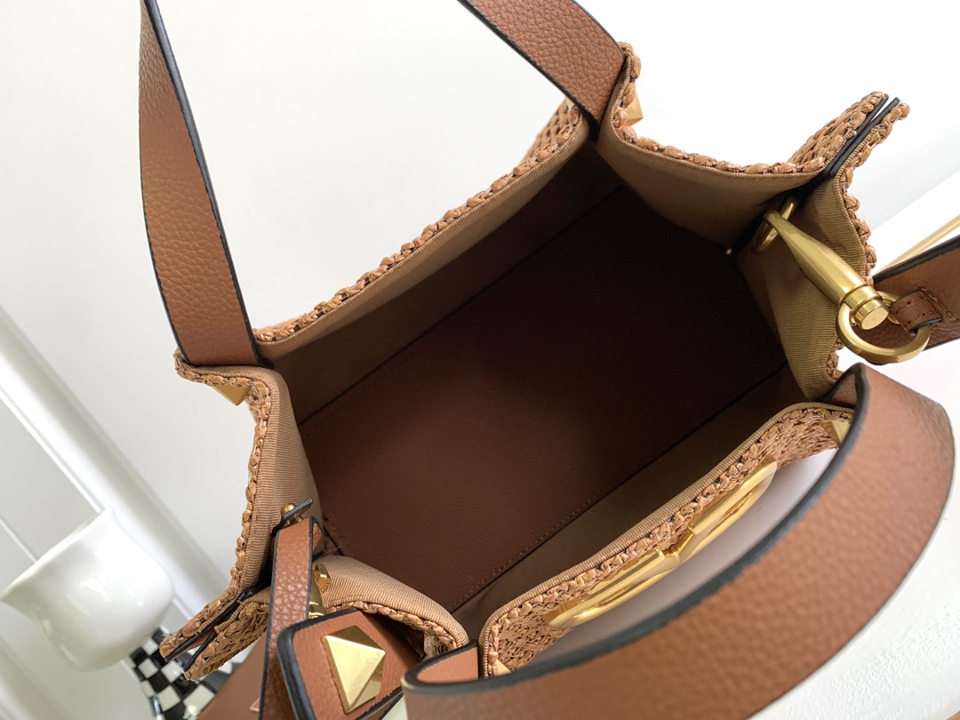 🆕🆕Valent*** 春夏托特包系列～托特包采用天然拉菲草编织打造，交织形成的空隙营造出清透质感，点缀