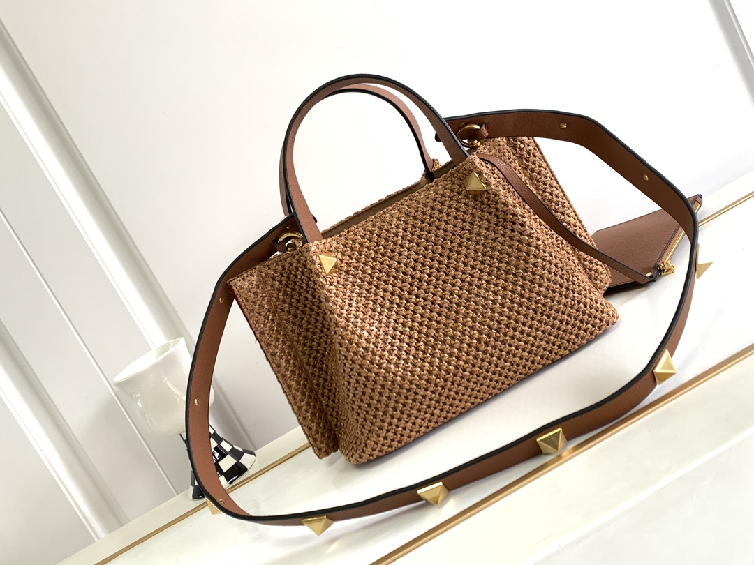 🆕🆕Valent*** 春夏托特包系列～托特包采用天然拉菲草编织打造，交织形成的空隙营造出清透质感，点缀
