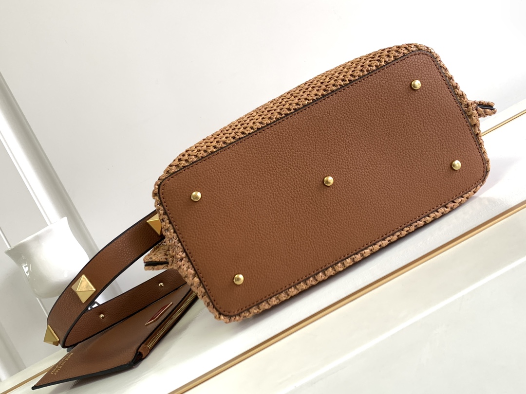 🆕🆕Valent*** 春夏托特包系列～托特包采用天然拉菲草编织打造，交织形成的空隙营造出清透质感，点缀