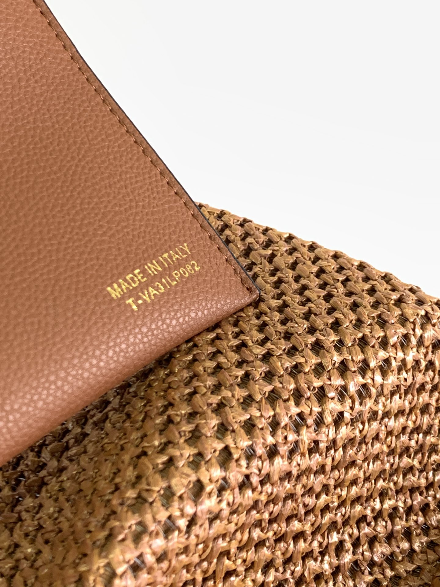 🆕🆕Valent*** 春夏托特包系列～托特包采用天然拉菲草编织打造，交织形成的空隙营造出清透质感，点缀