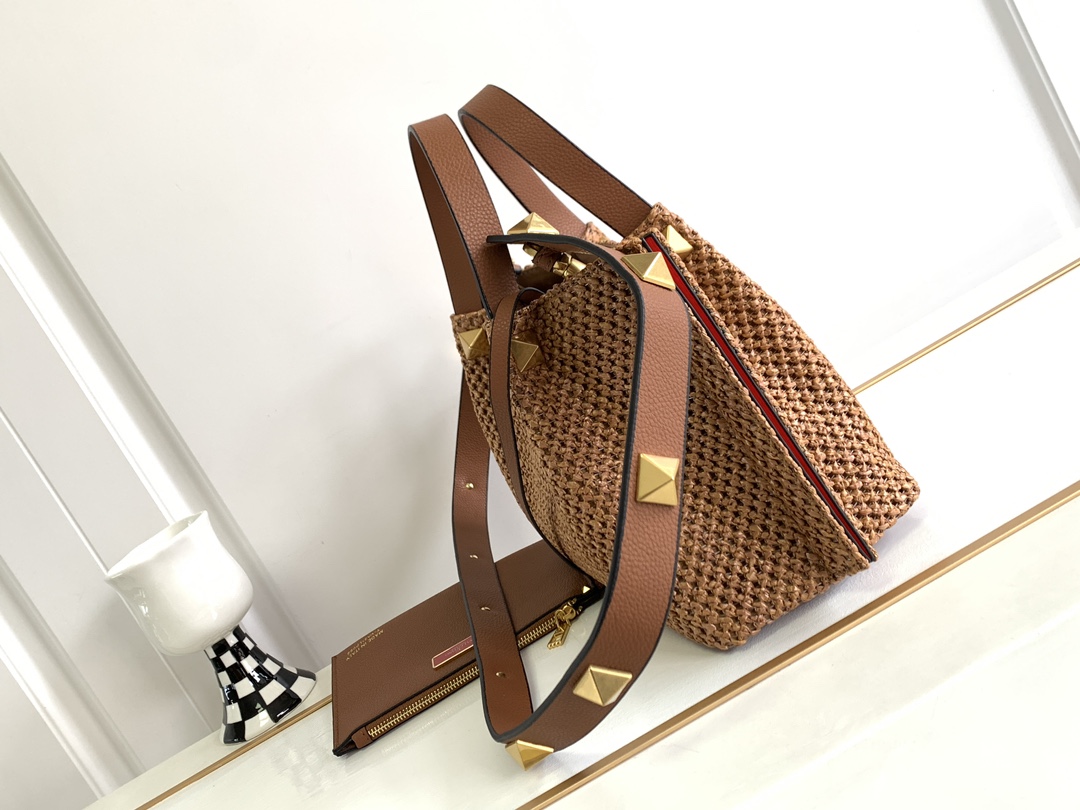 🆕🆕Valent*** 春夏托特包系列～托特包采用天然拉菲草编织打造，交织形成的空隙营造出清透质感，点缀