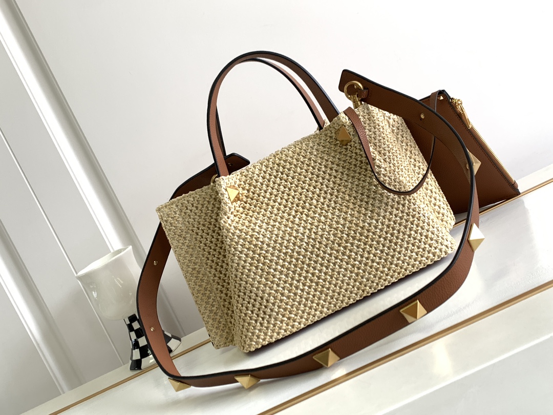 🆕🆕Valent*** 春夏托特包系列～托特包采用天然拉菲草编织打造，交织形成的空隙营造出清透质感，点缀