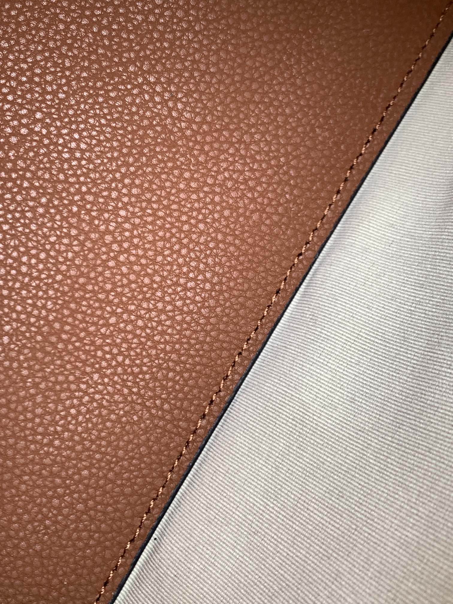 🆕🆕Valent*** 春夏托特包系列～托特包采用天然拉菲草编织打造，交织形成的空隙营造出清透质感，点缀